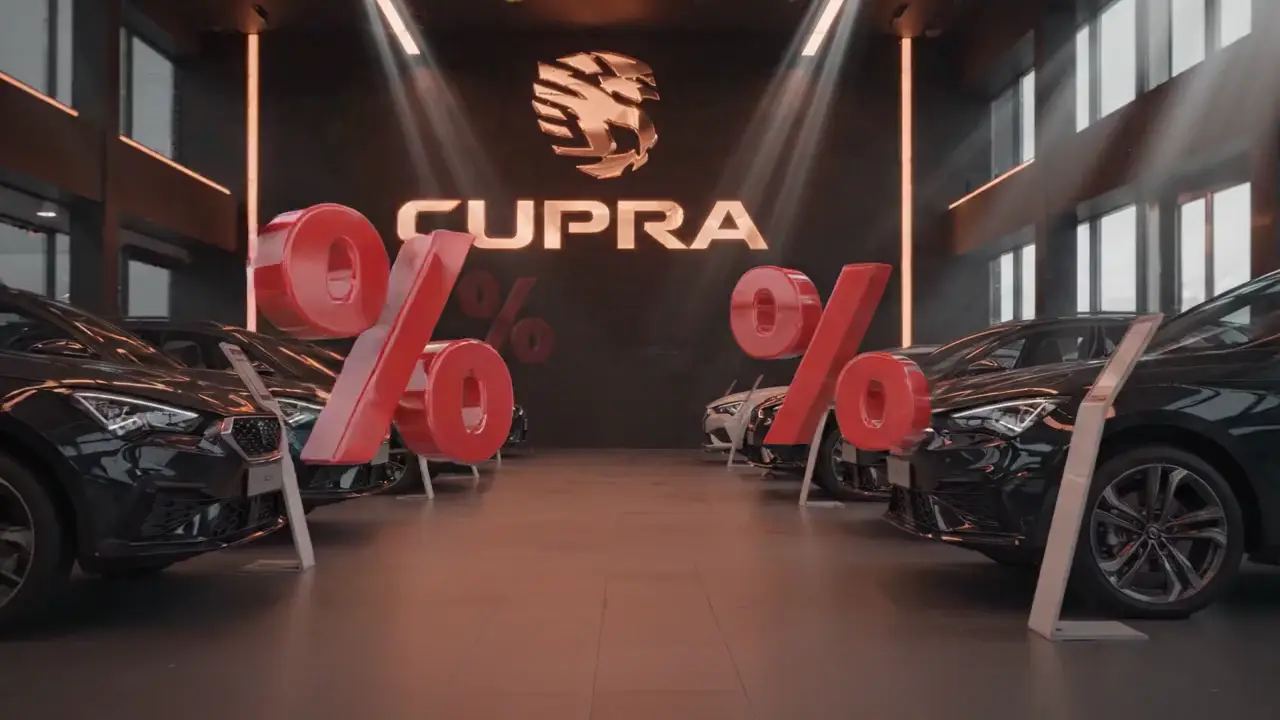 Cupra: Schlüsselübergabe im Autohaus