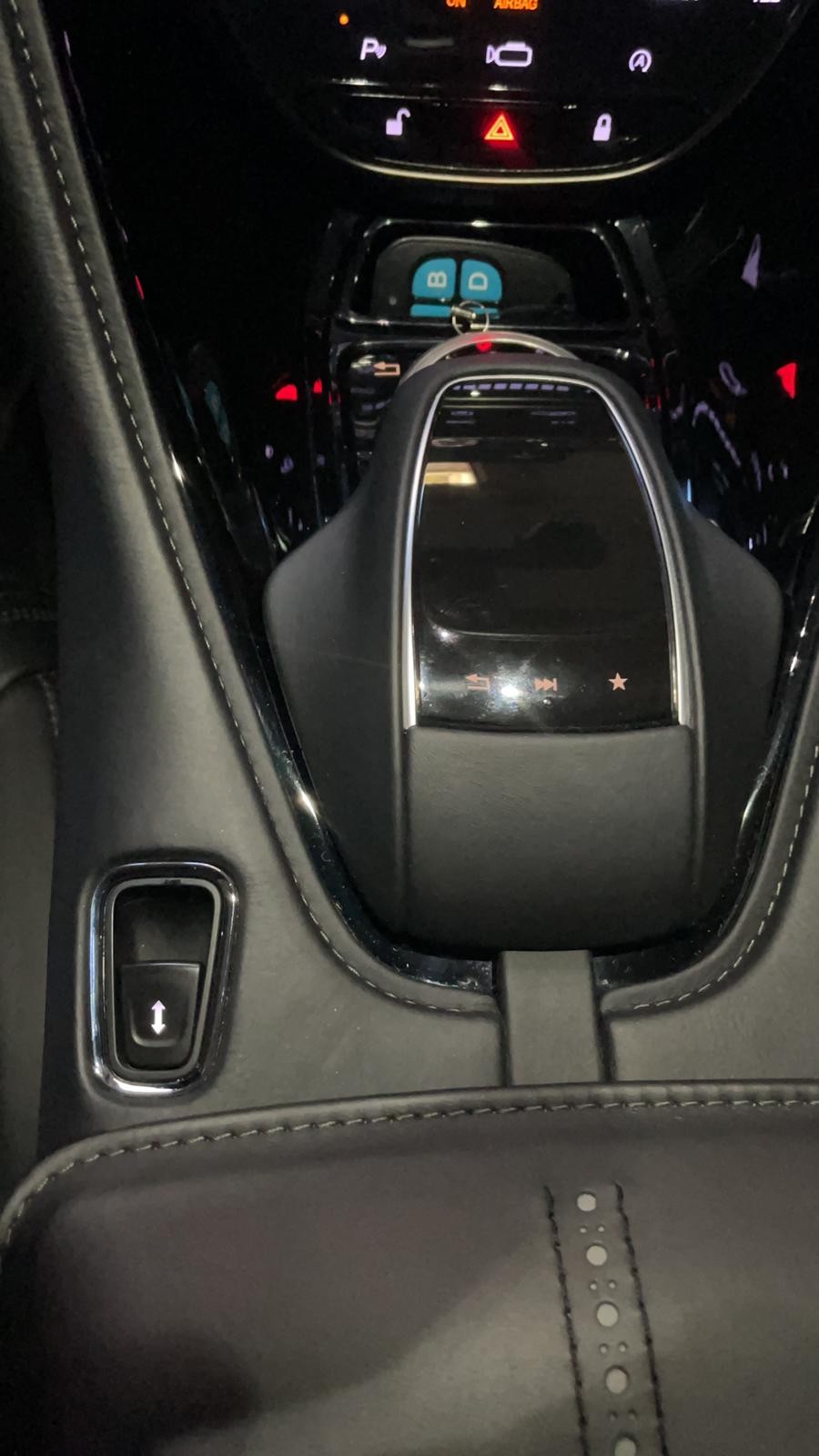 Aston Martin DB11 V12