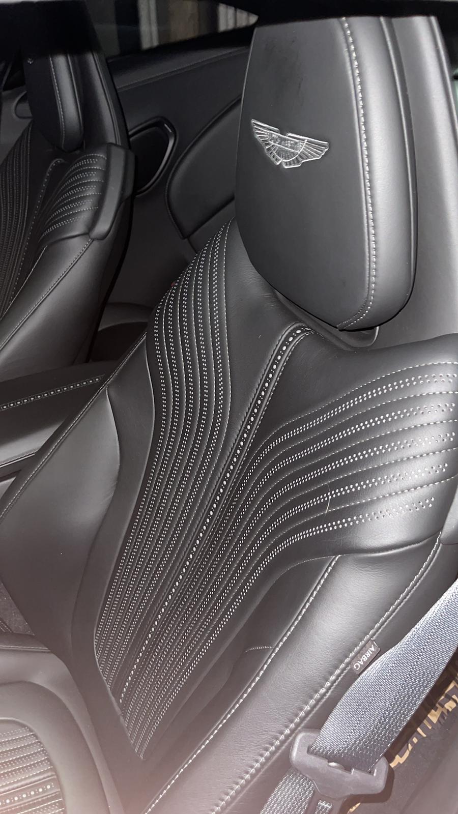 Aston Martin DB11 V12