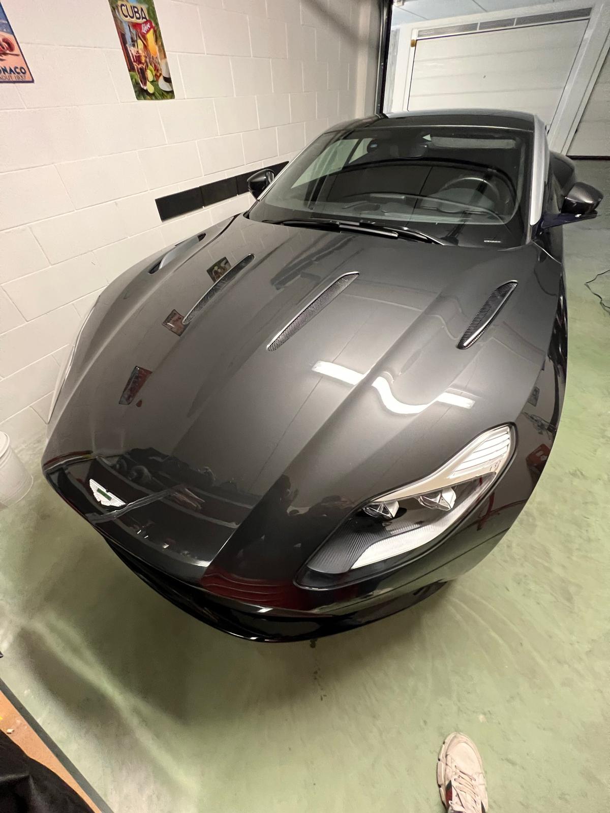 Aston Martin DB11 V12