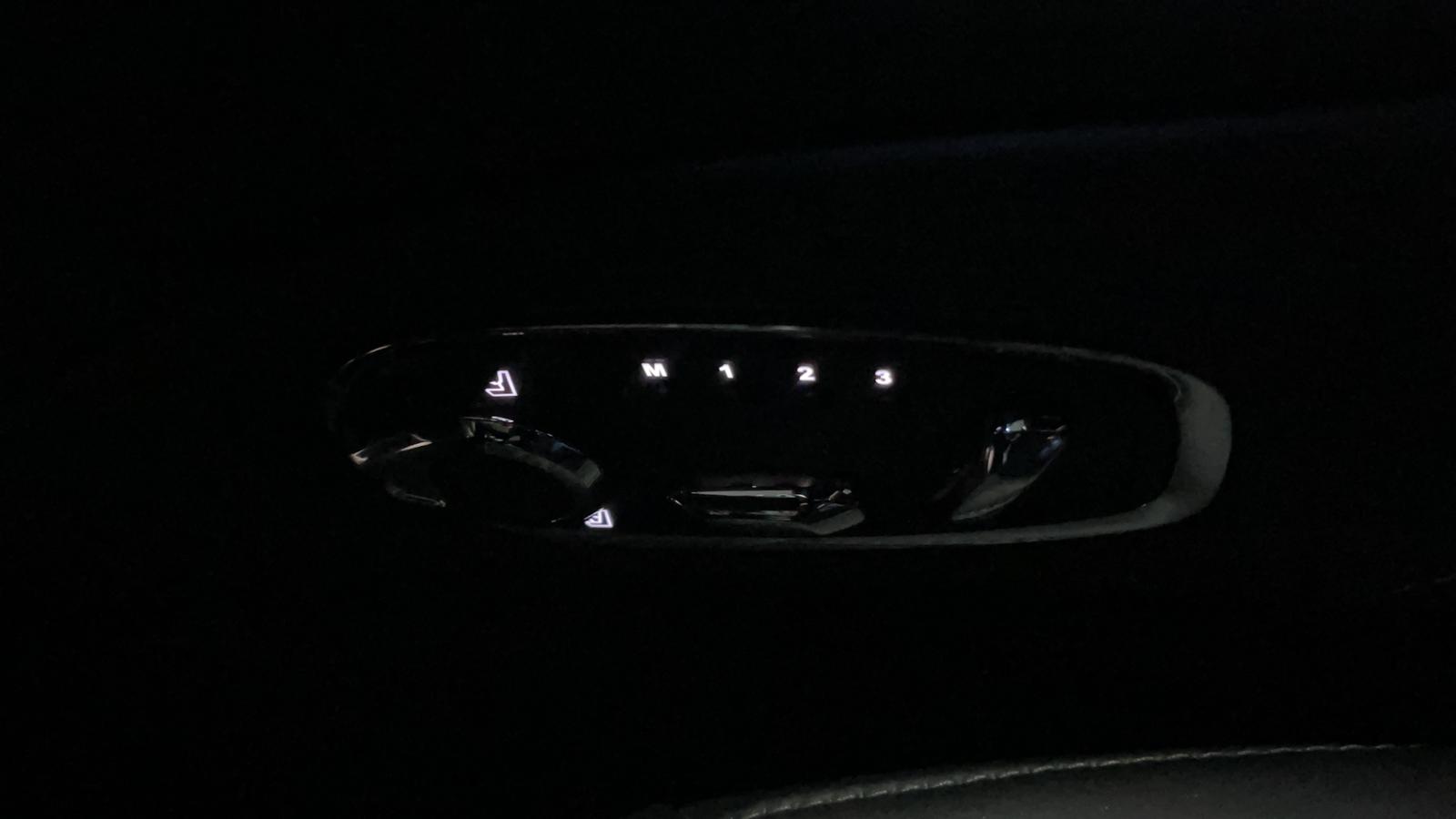 Aston Martin DB11 V12