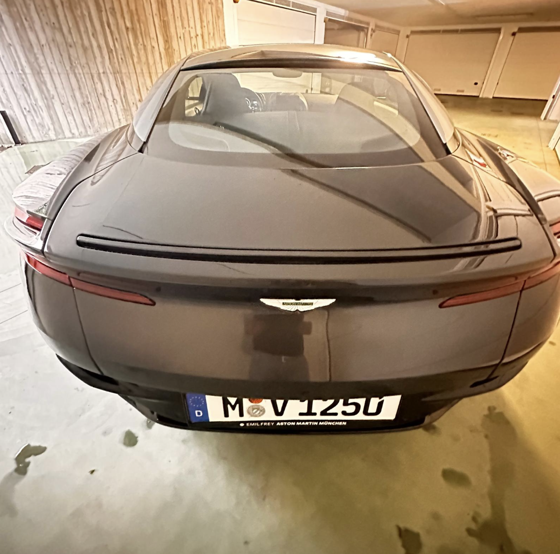 Aston Martin DB11 V12