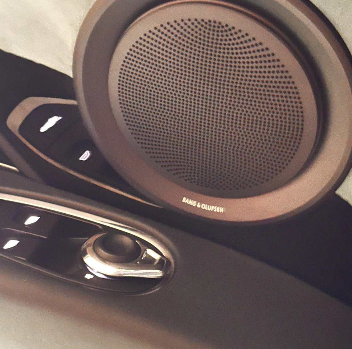 Aston Martin DB11 V12