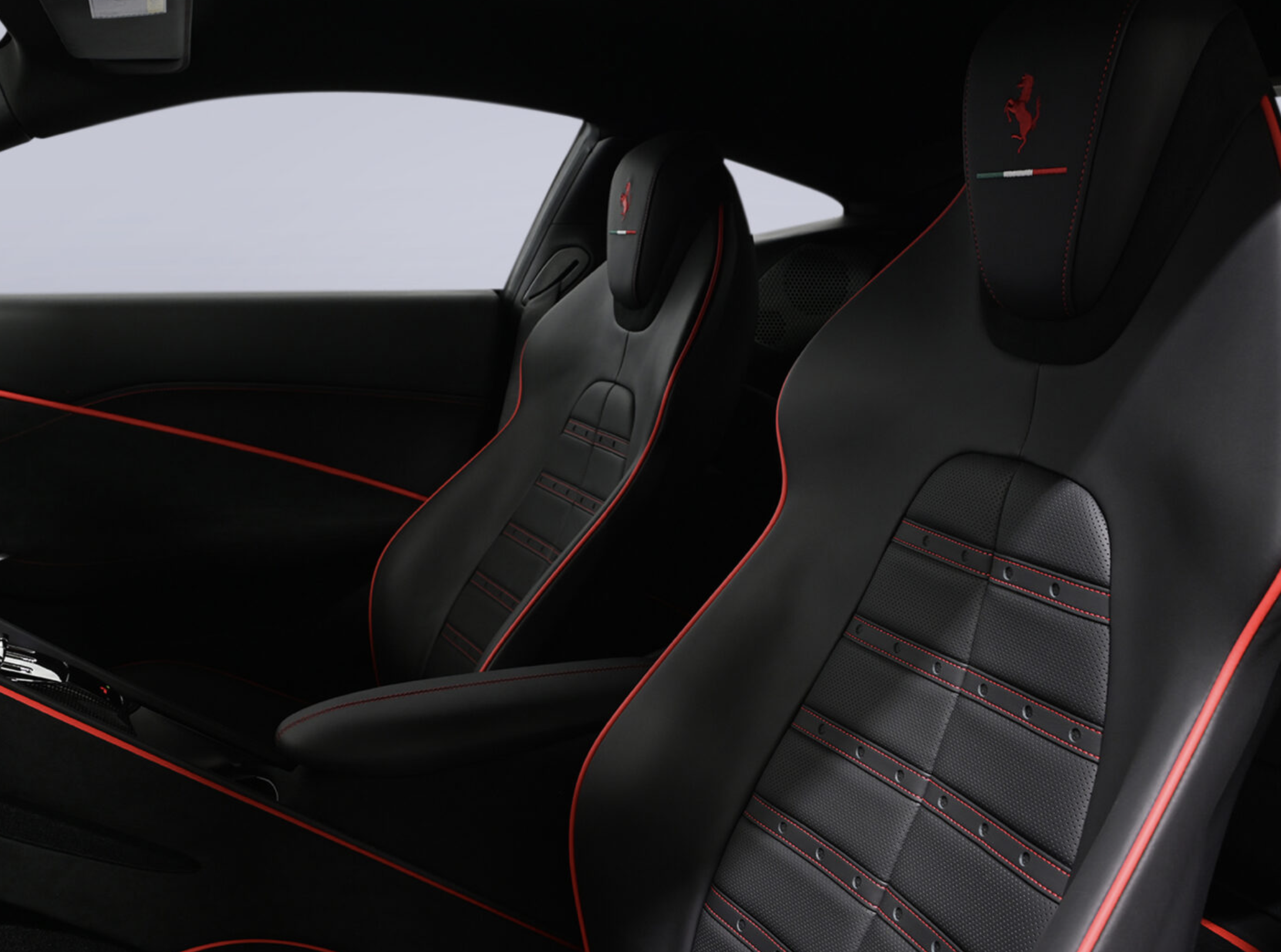 Ferrari Roma Rosso Fiorano CarbonPaket