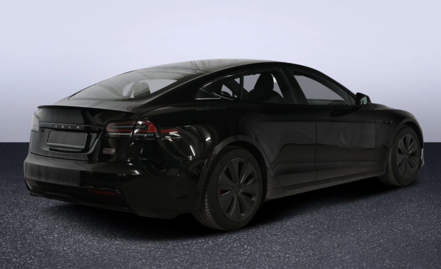 TESLA Model S Plaid Autopilot