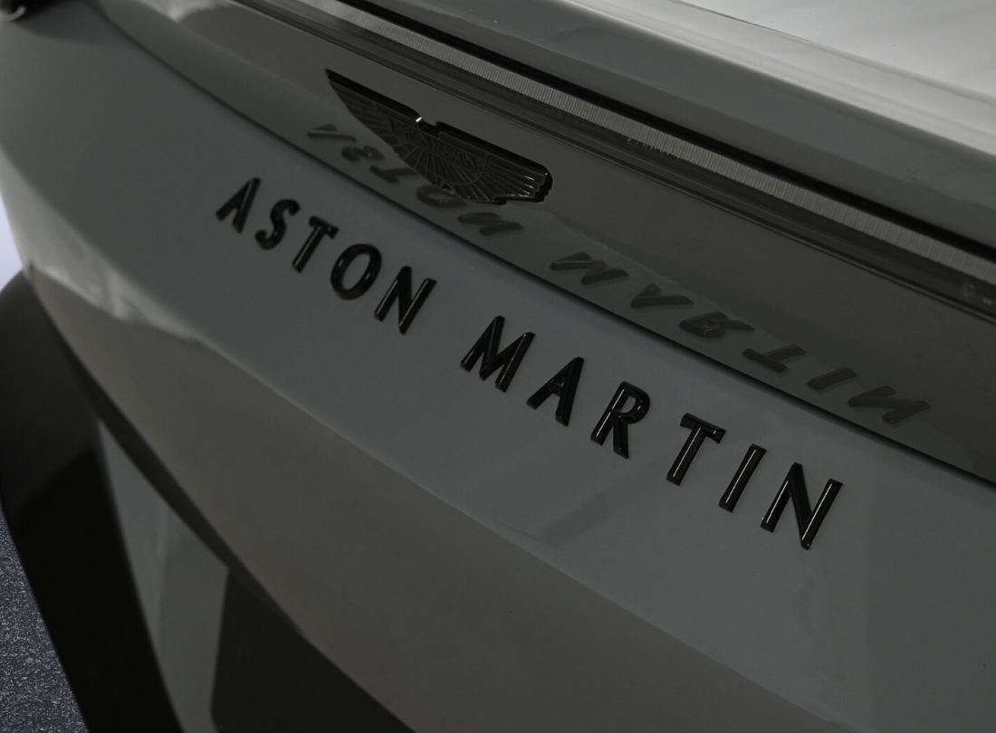 Aston Martin V8 Vantage Carbon